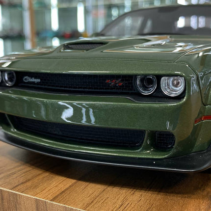 GT Spirit 1:18 Dodge Challenger R/T Scat Pack Widebody 2019 Green Limited 999 - detailed die-cast style model