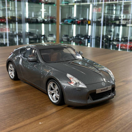 GT Spirit 1:18 Nissan 370Z Coupe 2009 Grey Resin Model Car - detailed collector display model