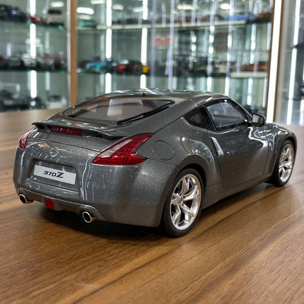 GT Spirit 1:18 Nissan 370Z Coupe 2009 Grey Resin Model Car - fine detailed model replica