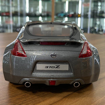 GT Spirit 1:18 Nissan 370Z Coupe 2009 Grey Resin Model Car - premium collector scale model