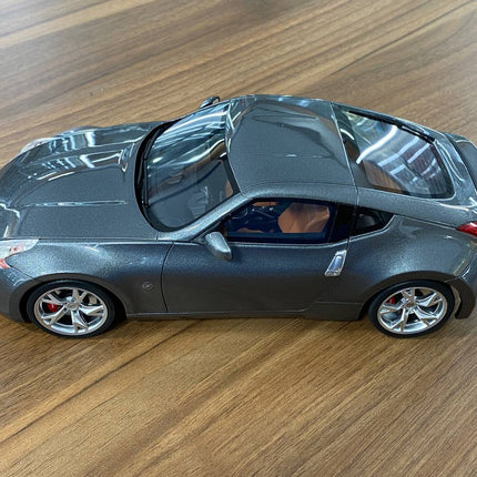 GT Spirit 1:18 Nissan 370Z Coupe 2009 Grey Resin Model Car - detailed die-cast style model