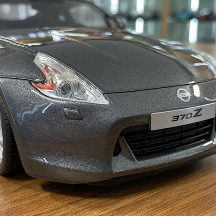 GT Spirit 1:18 Nissan 370Z Coupe 2009 Grey Resin Model Car - showroom-quality model replica