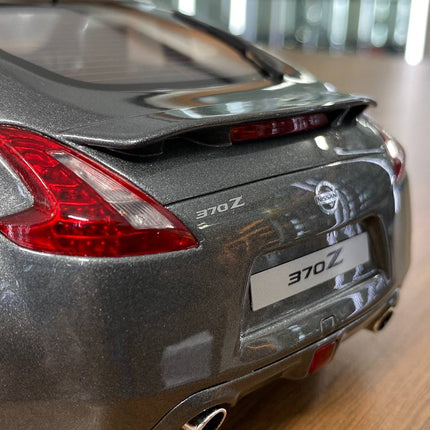 GT Spirit 1:18 Nissan 370Z Coupe 2009 Grey Resin Model Car - scale model for display