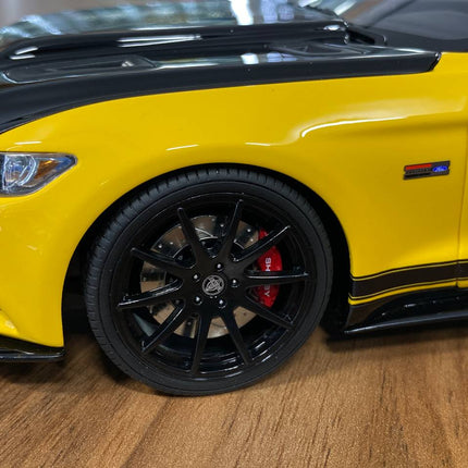 1/18 Resin GT Spirit FORD Mustang Shelby GT 2015 Yellow / Black stripes Limited 1050 pcs - scale model collectible piece