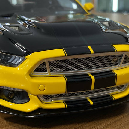 1/18 Resin GT Spirit FORD Mustang Shelby GT 2015 Yellow / Black stripes Limited 1050 pcs - detailed die-cast style model