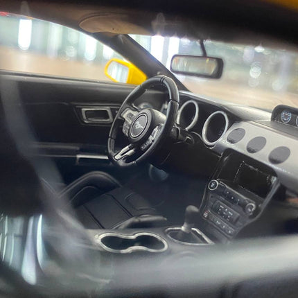 1/18 Resin GT Spirit FORD Mustang Shelby GT 2015 Yellow / Black stripes Limited 1050 pcs - hand-finished display model