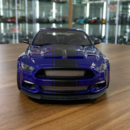 GT Spirit Ford Mustang Shelby GT350 Widebody 2017 1:18 Resin Model Blue/Black Stripes - studio product photo of the scale mod