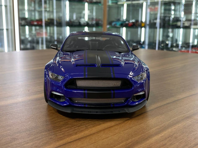GT Spirit Ford Mustang Shelby GT350 Widebody 2017 1:18 Resin Model Blue/Black Stripes - studio product photo of the scale mod