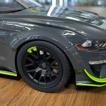 GT Spirit Ford Mustang RTR Spec-5 10th Anniversary 2021 1/18 Resin Model Grey/Green - collector edition scale model