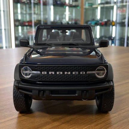 GT Spirit Ford Bronco Badlands Edition 2022 1:18 Dark Blue Resin Model Car - studio product photo of the scale model