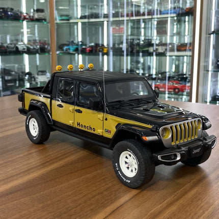 GT Spirit 1/18 Jeep Gladiator Honcho 2021 Black/Yellow Resin Model - detailed collector display model