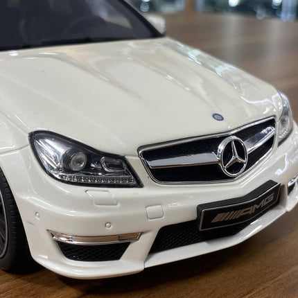 GT Spirit 1:18 Mercedes Benz C63 AMG T-Model 2011 White Resin Model - collector edition scale model