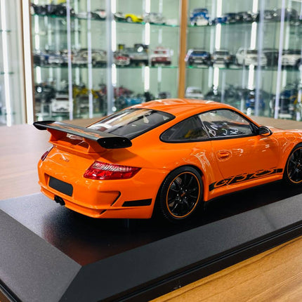 Minichamps Porsche 911 GT3 RS 2007 1:18 Diecast Model Car Orange - fine detailed model replica