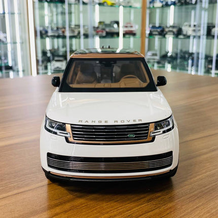 LCD Model Land Rover Range Rover 2022 - White with Gold Roof 1:18 Diecast Model Car - studio product photo of the scale model