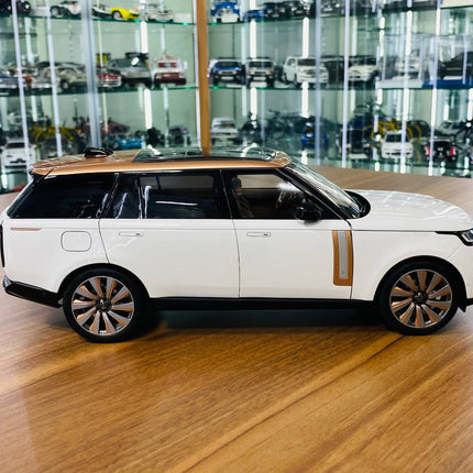 LCD Model Land Rover Range Rover 2022 - White with Gold Roof 1:18 Diecast Model Car - collectible scale model car