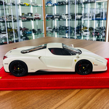 1/18 MR Collection Ferrari Enzo in a stunning pearl white | Limited Edition - fine detailed model replica