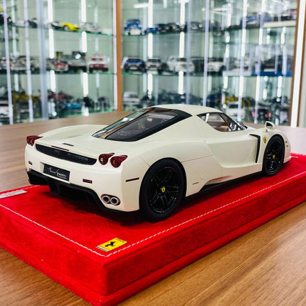 1/18 MR Collection Ferrari Enzo in a stunning pearl white | Limited Edition - collectible scale model car