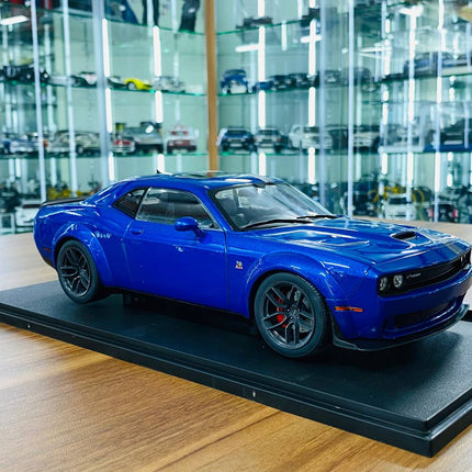Solido 1/18 Dodge Challenger R/T Scat Pack Wide Body Electric Blue Pearl Diecast Model - detailed collector display model