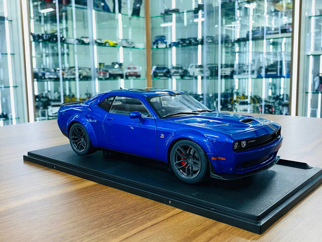 Solido 1/18 Dodge Challenger R/T Scat Pack Wide Body Electric Blue Pearl Diecast Model - detailed collector display model