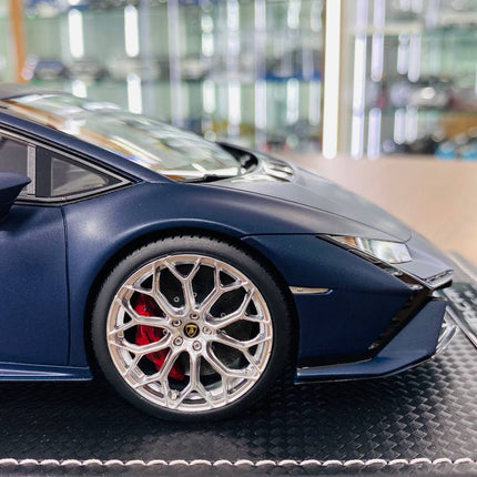 MR Collection Lamborghini Huracan TECNICA 1/18 Blue Resin Limited Edition 1 of 1 - showroom-quality model replica