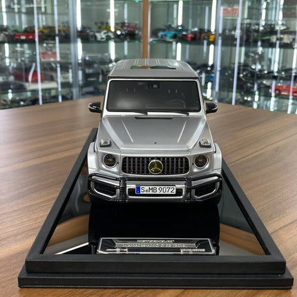 Motor Helix Mercedes-Benz AMG G63 2019 1:18 Resin Model Matt Silver - studio product photo of the scale model