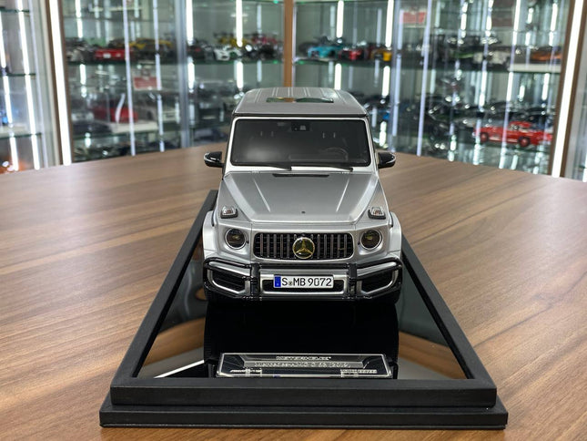 Motor Helix Mercedes-Benz AMG G63 2019 1:18 Resin Model Matt Silver - studio product photo of the scale model