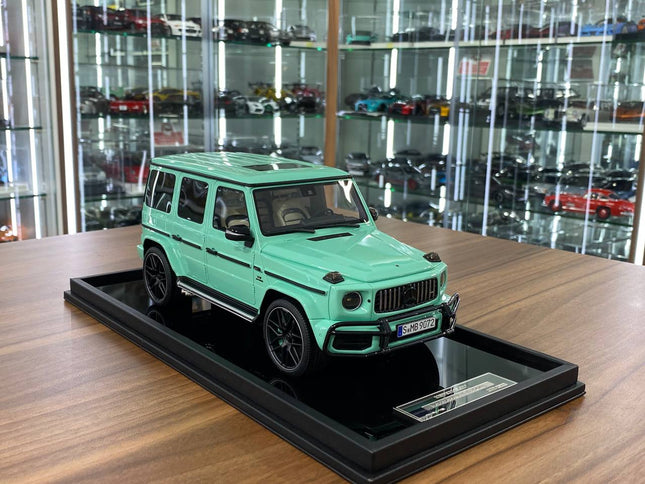 Motor Helix 1/18 Mercedes Benz AMG G63 2019 Tiffany Blue Resin Model - detailed collector display model