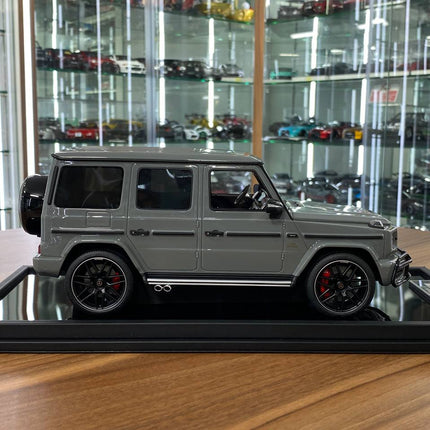Mercedes-Benz AMG G63 2019 1:18 Arabian Gray Resin Ltd 99 pcs | Motor Helix - collector edition scale model