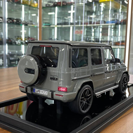 Mercedes-Benz AMG G63 2019 1:18 Arabian Gray Resin Ltd 99 pcs | Motor Helix - studio product photo of the scale model