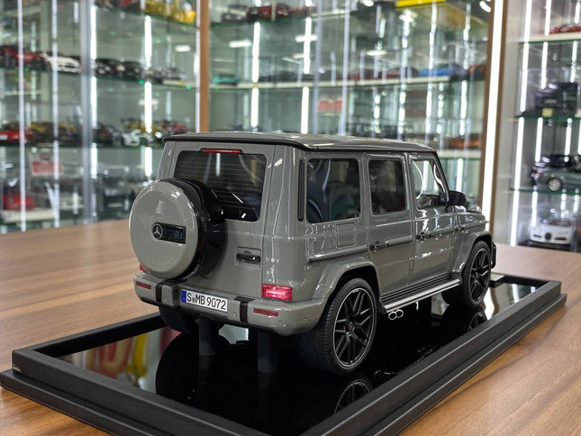 Mercedes-Benz AMG G63 2019 1:18 Arabian Gray Resin Ltd 99 pcs | Motor Helix - studio product photo of the scale model