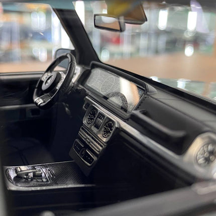 Mercedes-Benz AMG G63 2019 1:18 Arabian Gray Resin Ltd 99 pcs | Motor Helix - detailed die-cast style model
