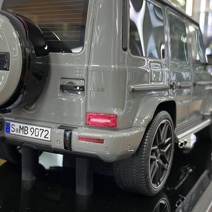 Mercedes-Benz AMG G63 2019 1:18 Arabian Gray Resin Ltd 99 pcs | Motor Helix - fine detailed model replica
