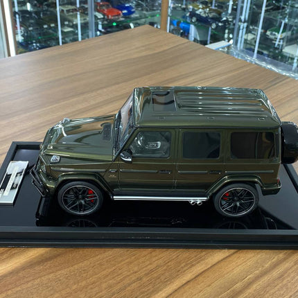 Motor Helix Mercedes-AMG G63 2019 1/18 Olive Green Resin Limited 66 Pcs - scale model for display