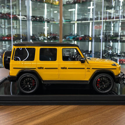 Motor Helix Mercedes Benz AMG G63 2019 1/18 Yellow Resin Model - collectible scale model car