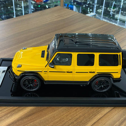 Motor Helix Mercedes Benz AMG G63 2019 1/18 Yellow Resin Model - scale model for display