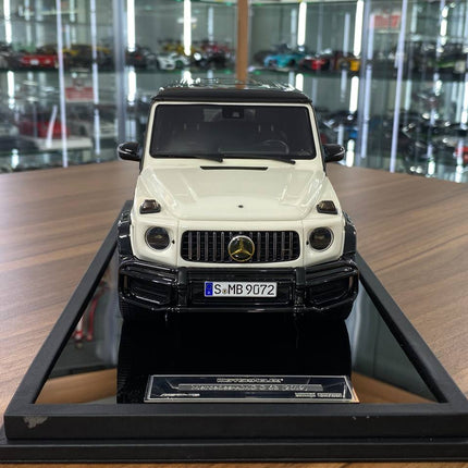 Motor Helix Mercedes Benz AMG G63 2019 1:18 White/Black Roof Resin Diecast Model Car Limited 99pcs - studio product photo of 