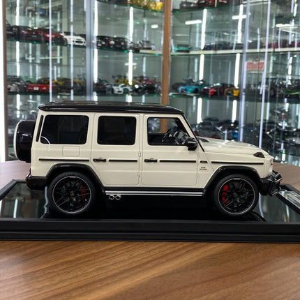 Motor Helix Mercedes Benz AMG G63 2019 1:18 White/Black Roof Resin Diecast Model Car Limited 99pcs - collectible scale model 