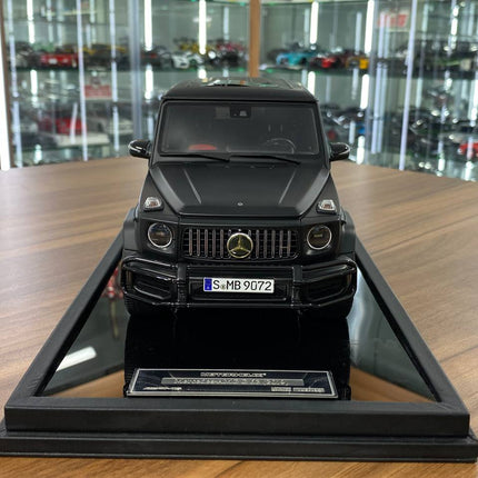 Motor Helix 1:18 Mercedes-AMG G63 2019 Matt Black Resin Model (199pcs) - studio product photo of the scale model