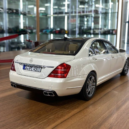 MotorHelix Mercedes-Benz S600L W221 1/18 White Diecast Model Car - fine detailed model replica