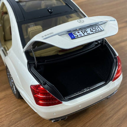 MotorHelix Mercedes-Benz S600L W221 1/18 White Diecast Model Car - scale model for display