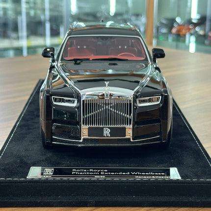 H&H 1:18 Rolls Royce Phantom Extended Wheelbase Diamond Black Resin Model - studio product photo of the scale model