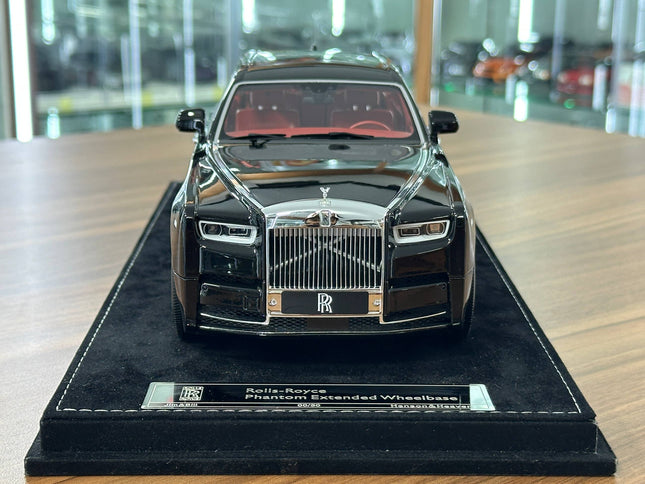 H&H 1:18 Rolls Royce Phantom Extended Wheelbase Diamond Black Resin Model - studio product photo of the scale model