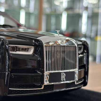 H&H 1:18 Rolls Royce Phantom Extended Wheelbase Diamond Black Resin Model - detailed die-cast style model