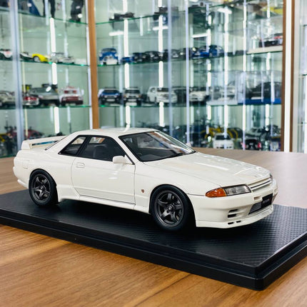 Ignition Model 1:18 Nissan Skyline GT-R R32 1993 White Resin Model - detailed collector display model