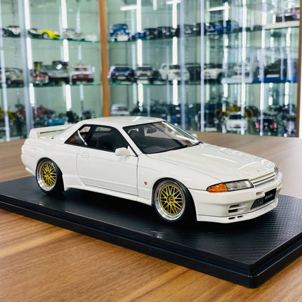 Ignition Model 1/18 Resin Nissan Skyline GT-R R32 White/Gold Rims - detailed collector display model