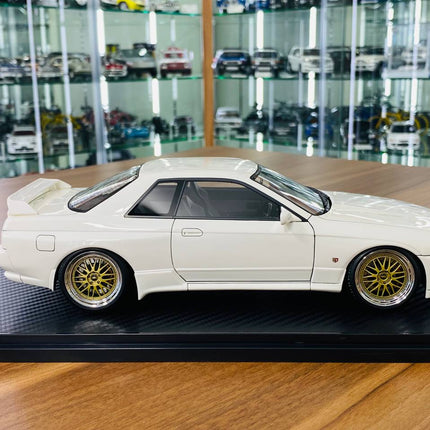 Ignition Model 1/18 Resin Nissan Skyline GT-R R32 White/Gold Rims - collectible scale model car