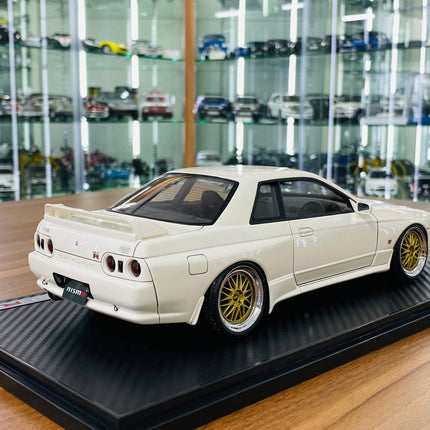 Ignition Model 1/18 Resin Nissan Skyline GT-R R32 White/Gold Rims - fine detailed model replica