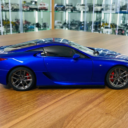 AutoArt Lexus LFA 2010 Blue 1:18 Diecast Model Car - studio product photo of the scale model