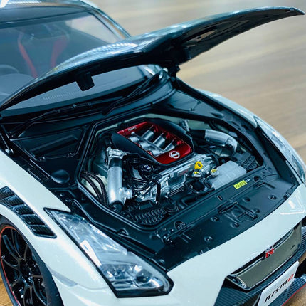 AutoArt Nissan GT-R R35 Nismo Package White/Carbon 1:18 Diecast Model Car - detailed die-cast style model
