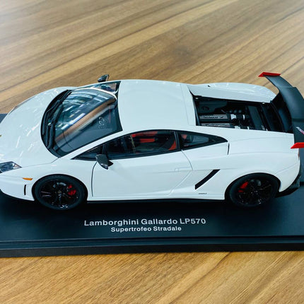 AutoArt Lamborghini Gallardo LP570 Supertrofeo Stradale White 1:18 Diecast Model Car - scale model for display